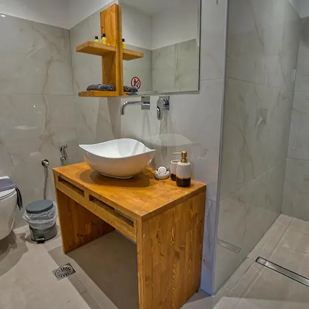 Swan Paradise Zajazd Nauplion